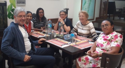 Dominique, Fanja, Jenny, Françoise, Hélène et Antoinette Dominique, Fanja, Jenny, Françoise, Hélène et Antoinette